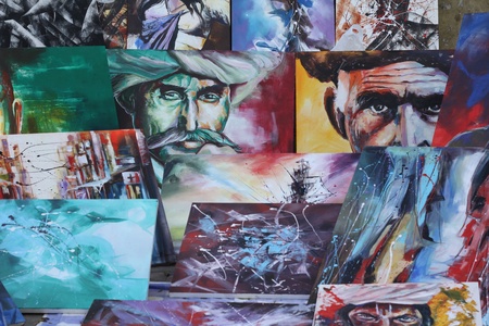 Paintings on sale at Chitra sante - An art fare happenes every year at Chithrakala parishath, Bangalore, Karnatakaのeditorial素材