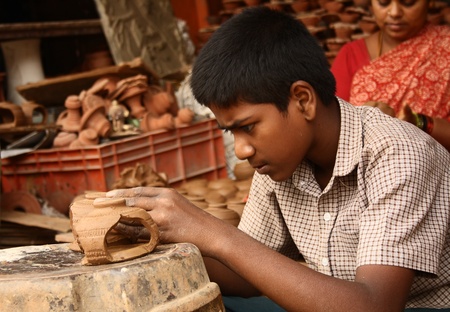 Child labor making pottery in Indiaのeditorial素材