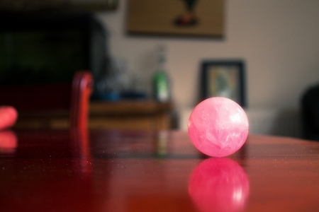 rose quartz crystal on a tableの写真素材