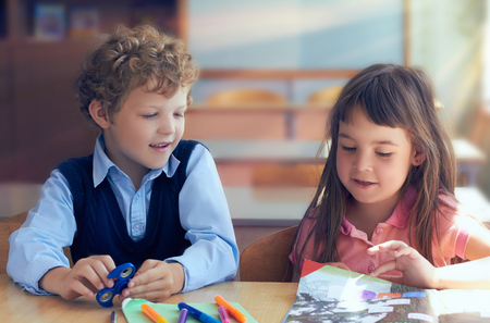 Preschool children discuss homework in elementary school.の写真素材