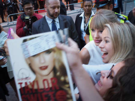 TORONTO - SEPTEMBER 9: Singer Taylor Swift takes a selfie with fans at the Toronto International Film Festival for the premiere of the movie "One Chance" on September 9, 2013.のeditorial素材