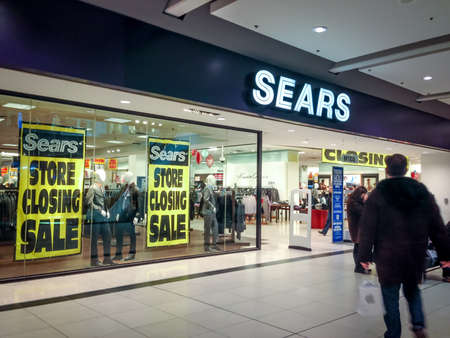 TORONTO - NOVEMBER 30  Customers visit the closing Sears at Eaton Centre in Toronto, Canada on November 30, 2013 のeditorial素材
