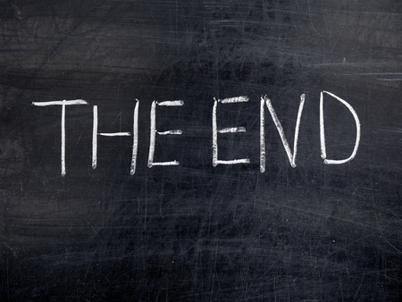 Handwritten the end text on blackboard or chalkboardの写真素材
