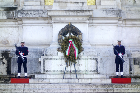 Rome, Italy - Jan 2016: Soldiers guards at Altar of the Fatherlandのeditorial素材
