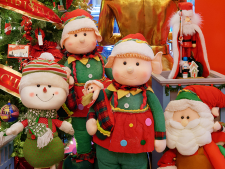 Dolls and decorated tree at Christmas time New Yorkの写真素材