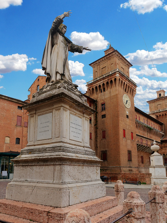 Girolamo Savonarola Statue in Ferrara Italyのeditorial素材