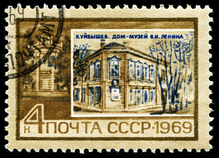 USSR - CIRCA 1969: a stamp printed by USSR shows Lenin Museum, series, circa 1969のeditorial素材