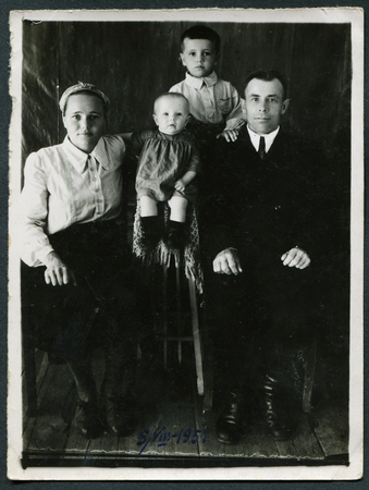 Ussr - CIRCA 1970s: An antique Black & White show family portraitのeditorial素材