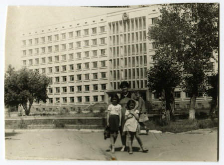 Ussr - CIRCA 1970s: An antique Black & White photo show Mother with children on the background of the hotel "Kyzyl Zhar"のeditorial素材