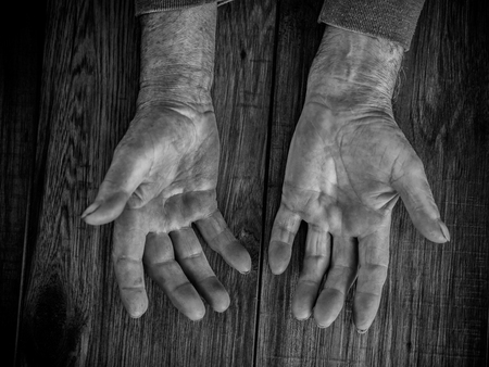 hands of the old manの写真素材