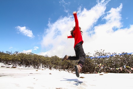 jump on summit 4,200m oversea from Goechala trek Himalaya in India