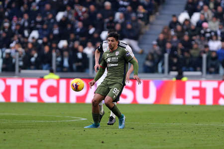 Torino, Italy. 06th January 2020. Italian Serie A. Juventus Fc vs Cagliari Calcio. Giovanni Simeone of Cagliari Calcioのeditorial素材