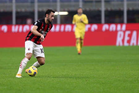 Milan, Italy. 08th November 2020. Hakan Calhanoglu of Ac Milan during the Serie A match between Ac Milan and Hellas Verona.のeditorial素材