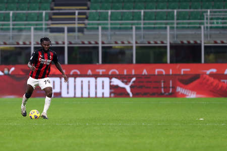 Milan, Italy. 08th November 2020. Franck Kessie of Ac Milan during the Serie A match between Ac Milan and Hellas Verona.のeditorial素材