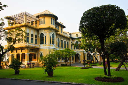 bang khun prom palace 