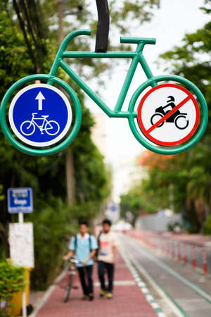 Bicycle lane and bicycle sign in public parkの写真素材