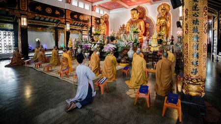 Ho Chi Minh City, Vietnam - November 27, 2015 - People praying in the buddhist temple Vinh Nghiemのeditorial素材