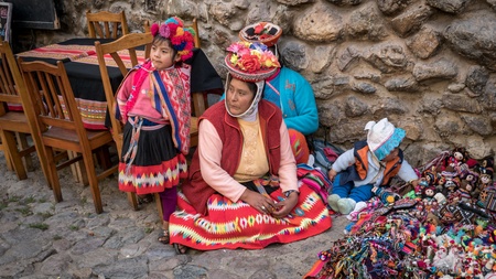 Ollantaytambo, Peru - August 2017: Portrait of an unidentified Peruvian Woman with her children in Native Clothing in Ollantaytambo, Peruのeditorial素材