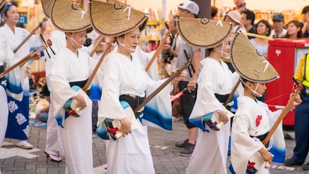 Tokyo, Japan - August 2018: Japanese performers dancing traditional Awaodori dance in the famous Koenji Awa Odori festival.のeditorial素材