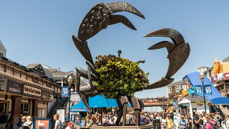 San Francisco, California, USA - August 2019: Fisherman's Wharf entrance with a crab statue. Fisherman's Wharf is a major tourist attraction in San Francisco.のeditorial素材