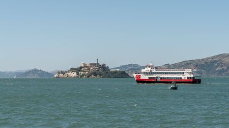 San Francisco, California, USA - August 2019: Tourist boat traveling towards Alcatrazのeditorial素材