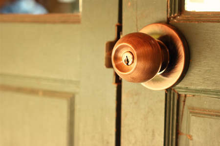 A door of an old door knobの写真素材