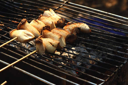 Mushrooms on the grill at the marketの写真素材