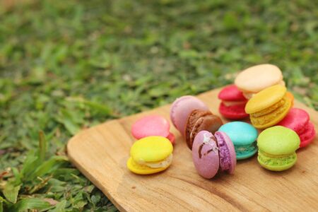 Colorful of macaron on the tray of brown wood.