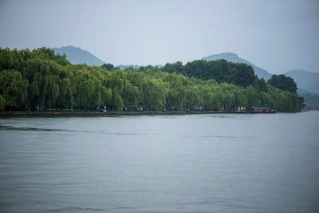 Hangzhou in the rain listening to Orioles