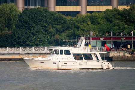 Shanghai Huangpu River yachtのeditorial素材