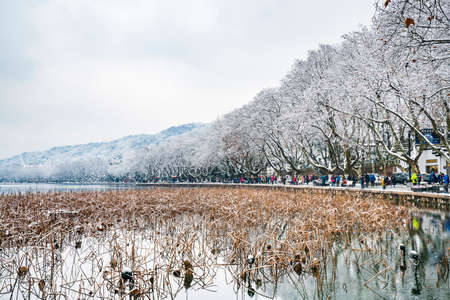 Snow scenery of the north mountain road in Hangzhouのeditorial素材