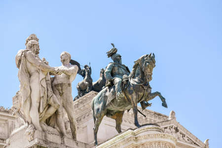 Statue of King Vittorio Emanuele II on the Vittoriano base in the center of Romeのeditorial素材