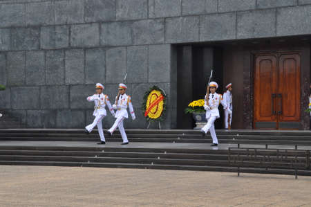 Changing of the guards at the Ho Chi Minh Mausoleum in Hanoi, Vietnamのeditorial素材