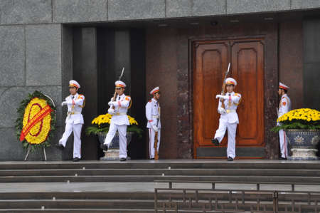 Changing of the guards at the Ho Chi Minh Mausoleum in Hanoi, Vietnamのeditorial素材