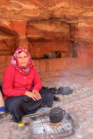 PETRA, JORDAN, MARCH 12, 2016: Portrait of a bedouin woman preparing teaのeditorial素材