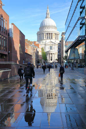 LONDON, UK - OCTOBER 03, 2016: Reflections of St Paul's Cathedralのeditorial素材