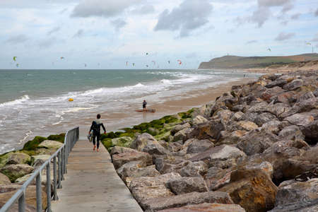 WISSANT, FRANCE - AUGUST 28, 2016: The beach with kite surfers. View with the Cap Blanc Nez in the backgroundのeditorial素材