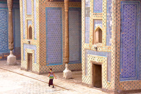 KHIVA, UZBEKISTAN - MAY 3, 2011: Uzbek women walking in the courtyard of Tosh Hovli palaceのeditorial素材