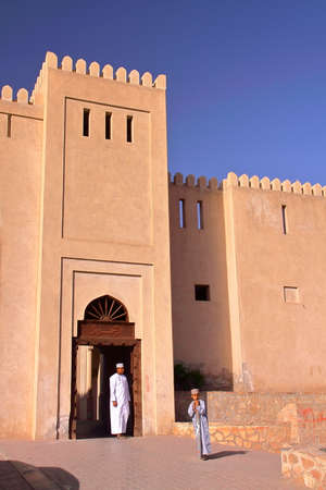 NIZWA, OMAN - FEBRUARY 2, 2012: An entrance to Nizwa Old Townのeditorial素材