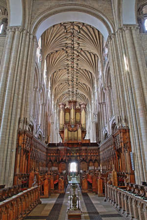 NORWICH, UK - JUNE 5, 2017: The choir inside the Cathedral with vaults and columnsのeditorial素材