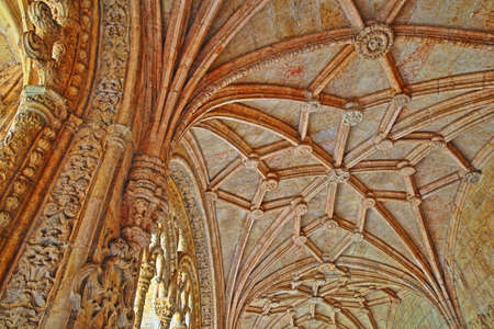 LISBON, PORTUGAL - NOVEMBER 3, 2017: The cloister of Jeronimos monastery in Belem neighborhood with details of the carvings and the ceilingのeditorial素材