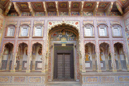 NAWALGARH, RAJASTHAN, INDIA - DECEMBER 25, 2017: Poddar Haveli with colorful frescoes and paintingsのeditorial素材