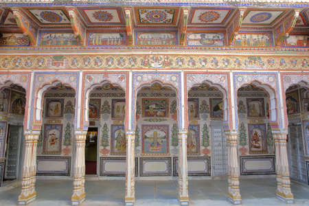 NAWALGARH, RAJASTHAN, INDIA - DECEMBER 25, 2017: Poddar Haveli with colorful frescoes, paintings and columnsのeditorial素材