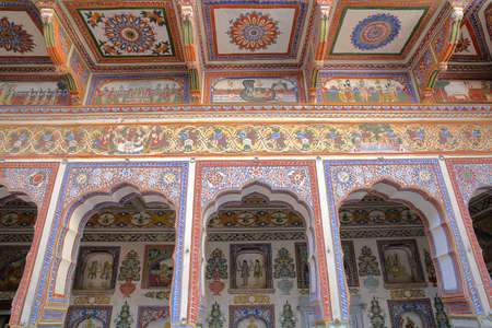 NAWALGARH, RAJASTHAN, INDIA - DECEMBER 25, 2017: Poddar Haveli with colorful frescoes, paintings and columnsのeditorial素材