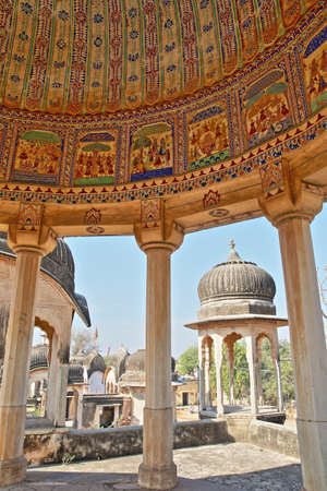 DUNDLOD, RAJASTHAN, INDIA - DECEMBER 27, 2017: General view of a well with turrets and cenotaphs and mural paintings in the foregroundのeditorial素材