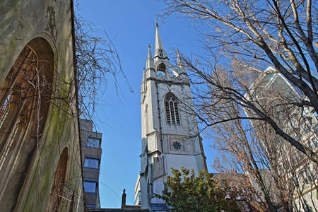 St Dunstan in the East Church Garden with 20 Fenchurch Street (Walkie Talkie) in the background in the financial district of the City of London, London, UKの写真素材