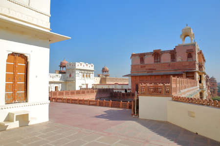 BIKANER, RAJASTHAN, INDIA - DECEMBER 23, 2017: The ornate top of Junagarh Fortのeditorial素材