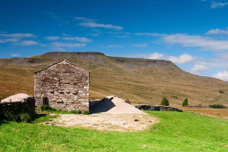 Traditional barn in the Yorkshire Dales National Park の写真素材