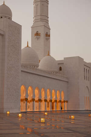Reflection - Abu Dhabi Sheikh Zayed White Mosque の写真素材