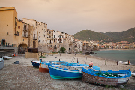 Sunrise in CefalÃ¹, Sicily, Italy. It is an attractive historic town and seaside resort.の写真素材